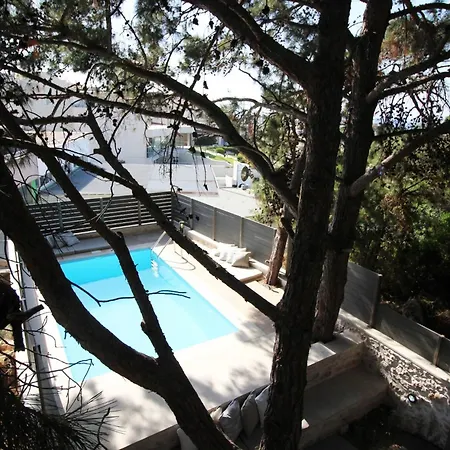 Villa Pefka, By Hellocrete *