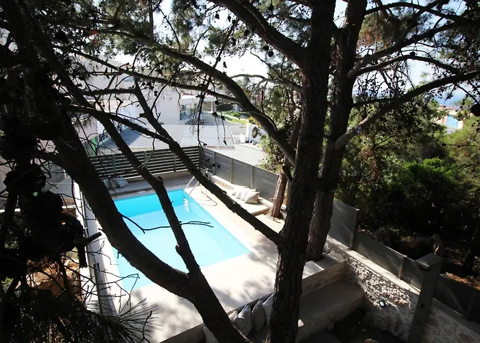 Villa Pefka, By Hellocrete *