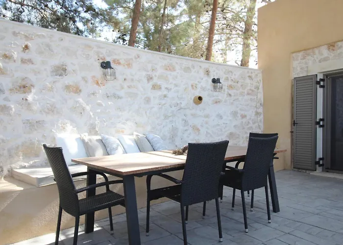 Villa Pefka, By Hellocrete *