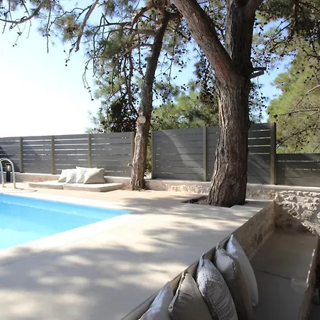 Pefka, By Hellocrete Rétino