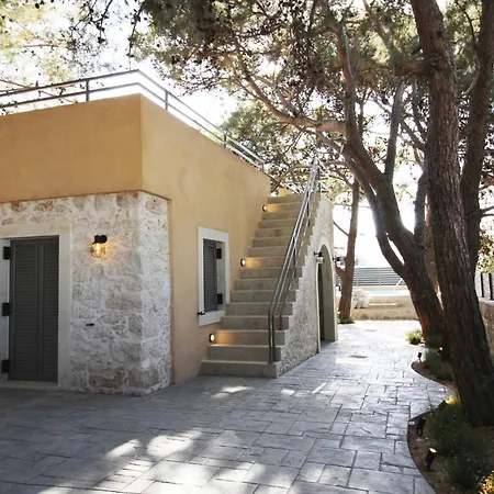 Vilă Pefka, By Hellocrete Rethymnon
